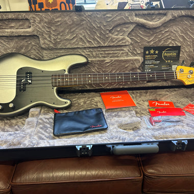 Fender American Professional II Precision Bass RW, Mercury - Fender Hard Case