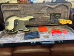 Fender American Professional II Precision Bass RW, Mercury - Fender Hard Case