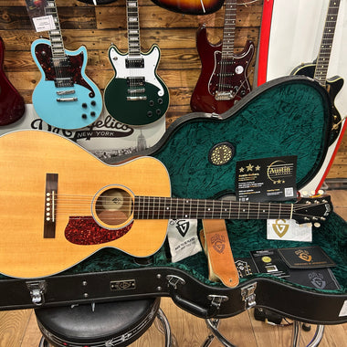 Guild USA M-40 Troubadour Acoustic Parlour Guitar - Inc Guild Hard Case