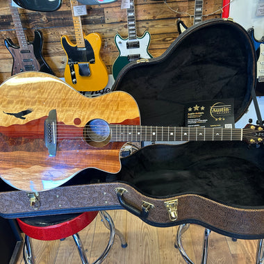 Luna Vista Eagle Electro Acoustic Guitar - Inc Hard Case