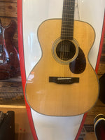 Eastman Traditional Series E20OM-TC (Natural Thermo Cure)  Orchestra Acoustic Guitar